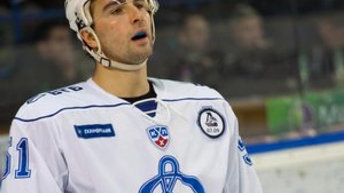 Dominik Graňák hrá druhú sezónu v Diname Moskve. Zatiaľ jediným Slovákom s Gagarinovým pohárom je Roman Kukumberg z Kazane 2010.