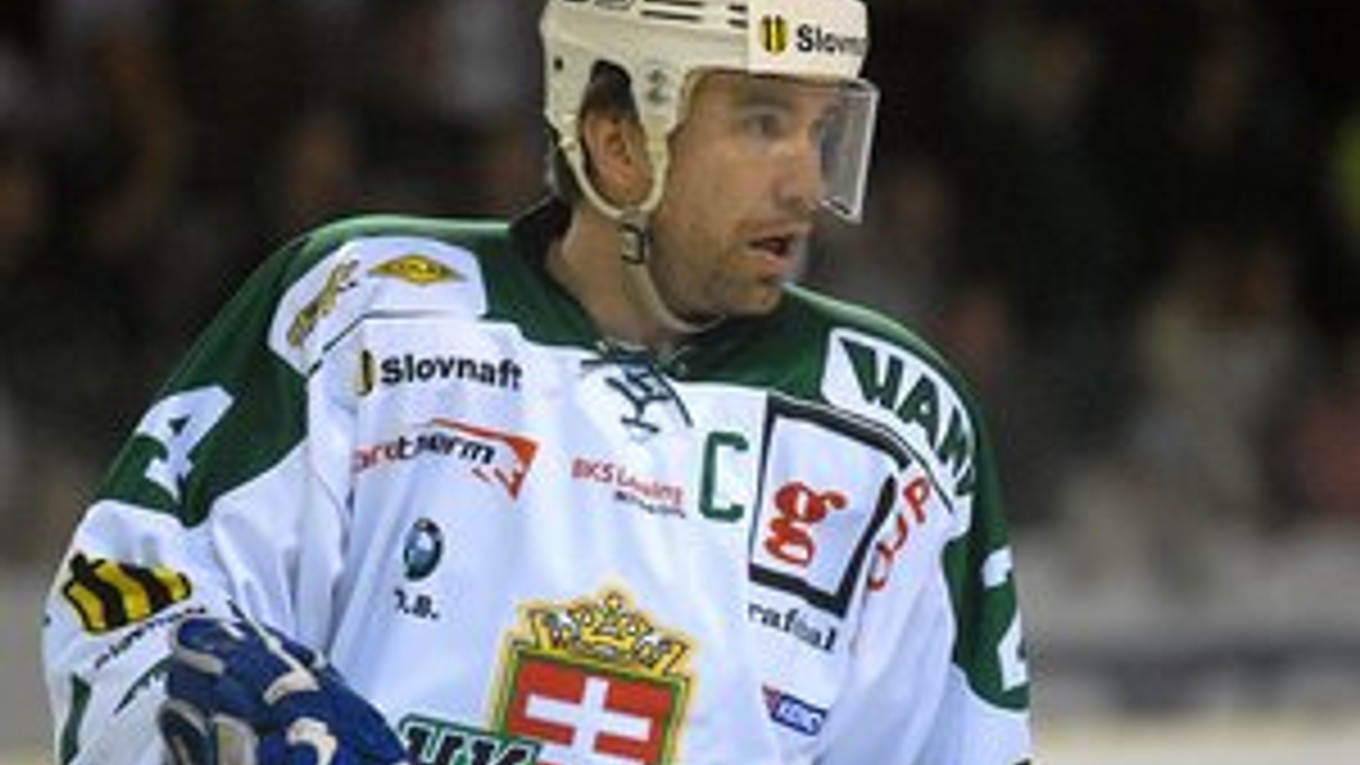 Žigmund Pálffy hrá po návrate z NHL v extraligovej Skalici od roku 2007. V materskom klube chce zostať aj v budúcej sezóne.