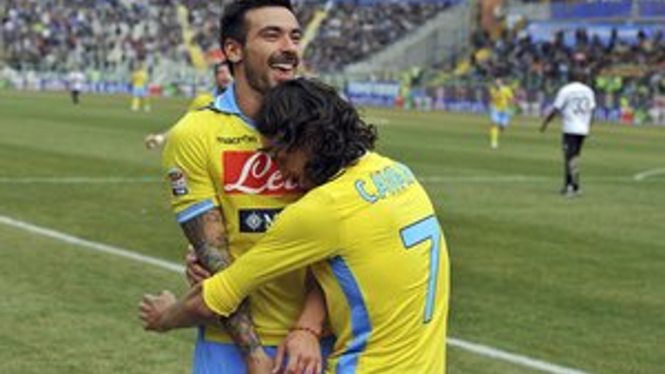 Ezequiel Lavezzi (vľavo) a Edinson Cavani.