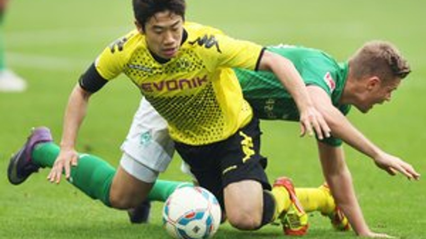 Shinji Kagawa (v žltom) strelil jediný gól stretnutia Dortmund - Werder.