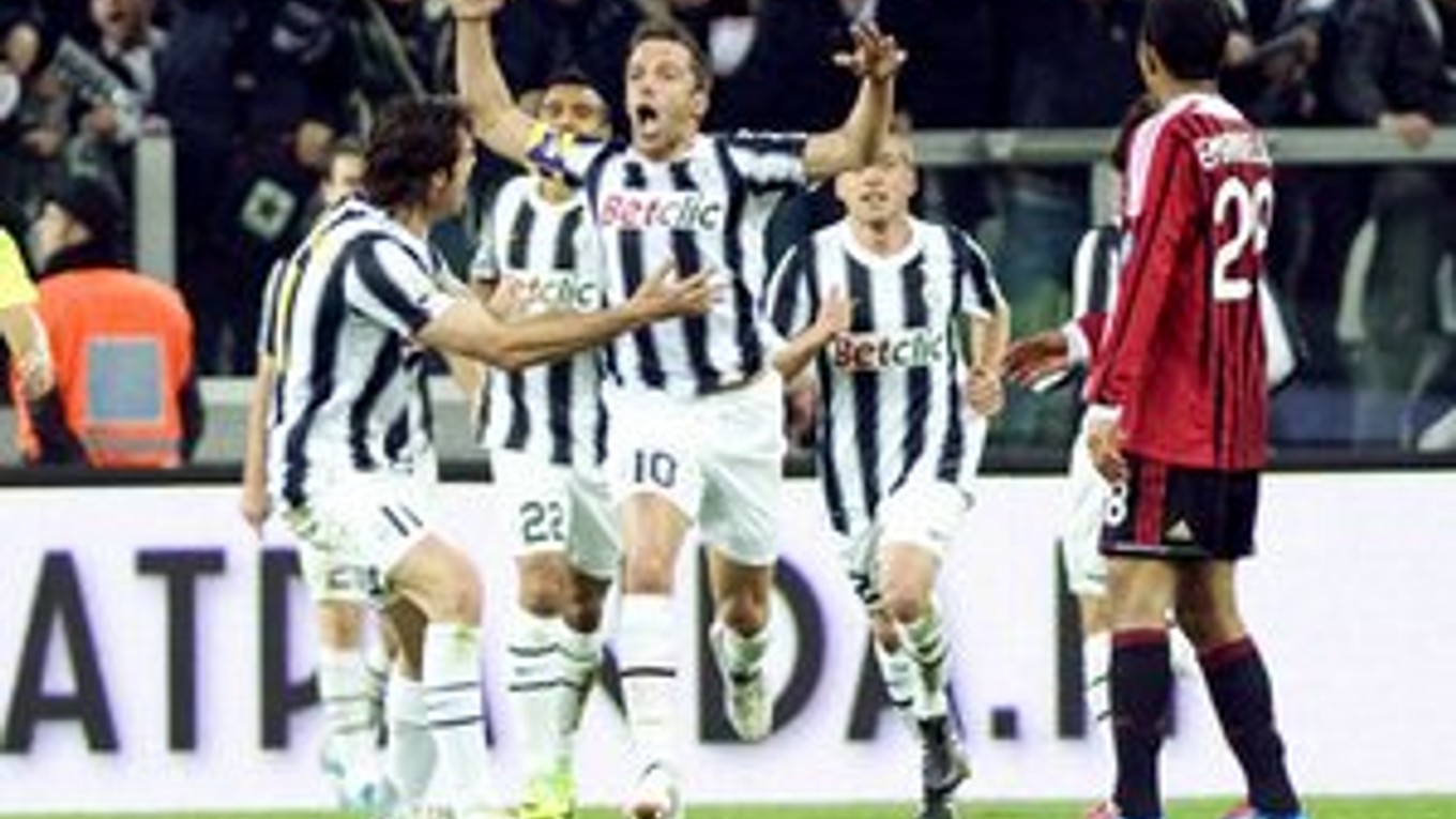 Del Piero oslavuje prvý gól.