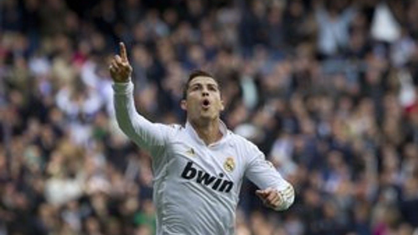 Cristiano Ronaldo z Realu Madrid dal v tejto sezóne v španielskej lige už štyridsať gólov, o gól viac ako Messi.