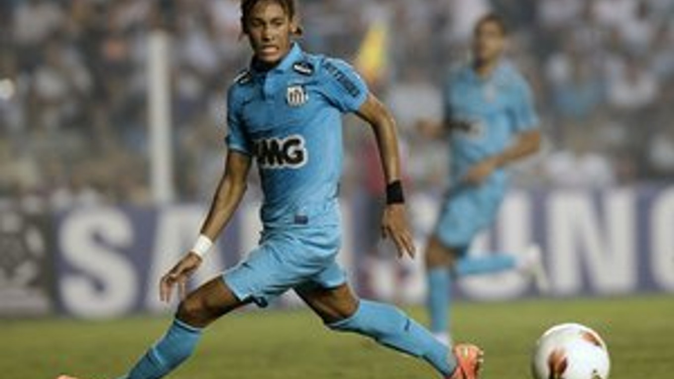 Neymar zo Santosu je hlavnou hviezdou klubu aj súťaže.