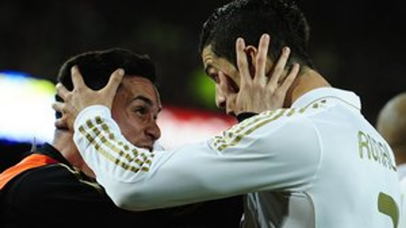 Cristiano Ronaldo (vpravo) so spoluhráčom Callejom.