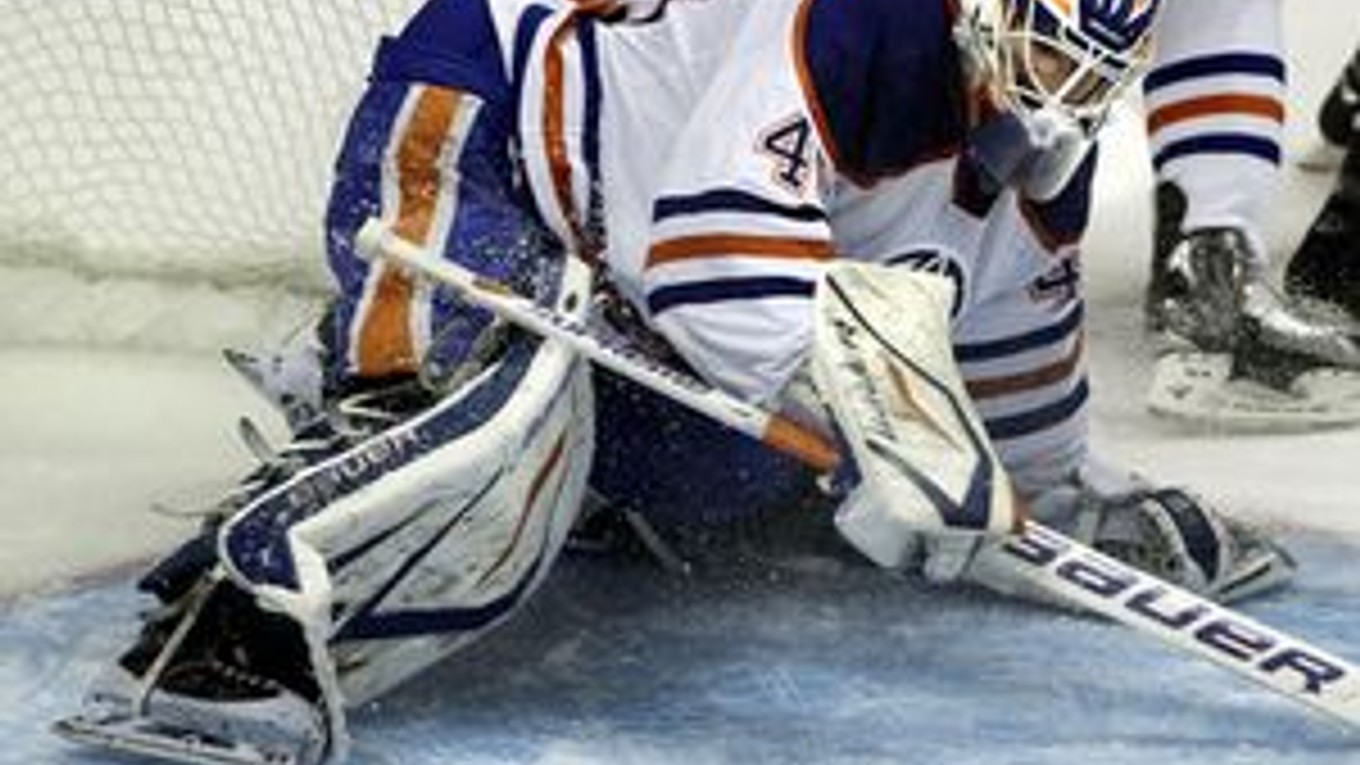 Edmonton podržal brankár Devan Dubnyk so 40 úspešnými zákrokmi.