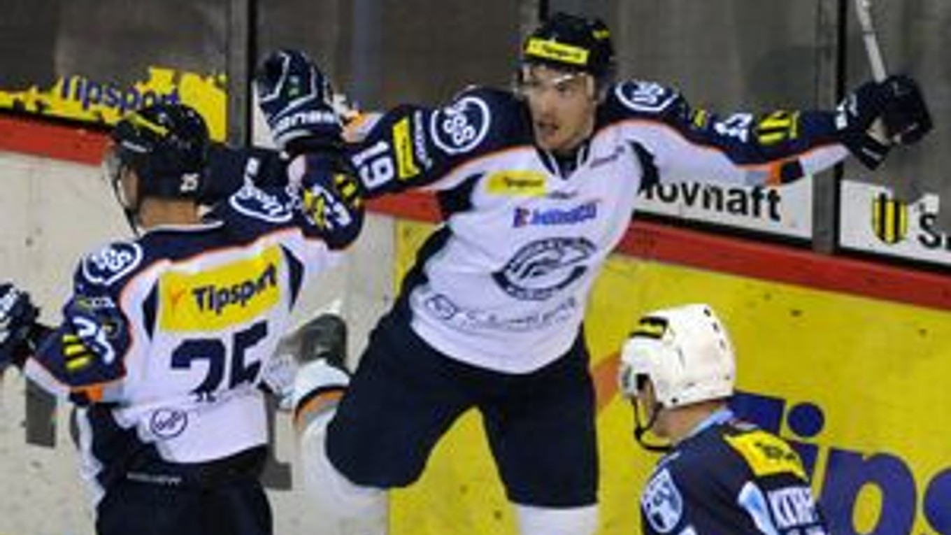 Michel Michlík z HC Košice oslavuje gól do brány Nitry.