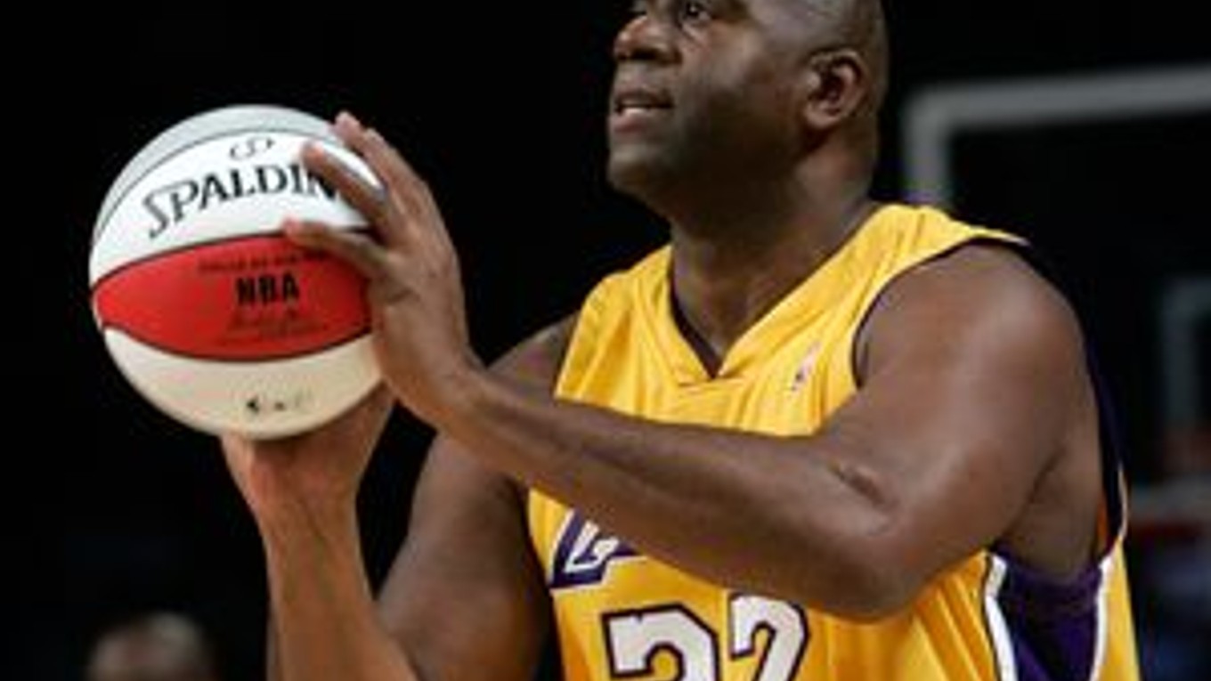 Magic Johnson je jednou z najväčších legiend Los Angeles Lakers, jeho číslo 32 už v klube nikto neoblečie.