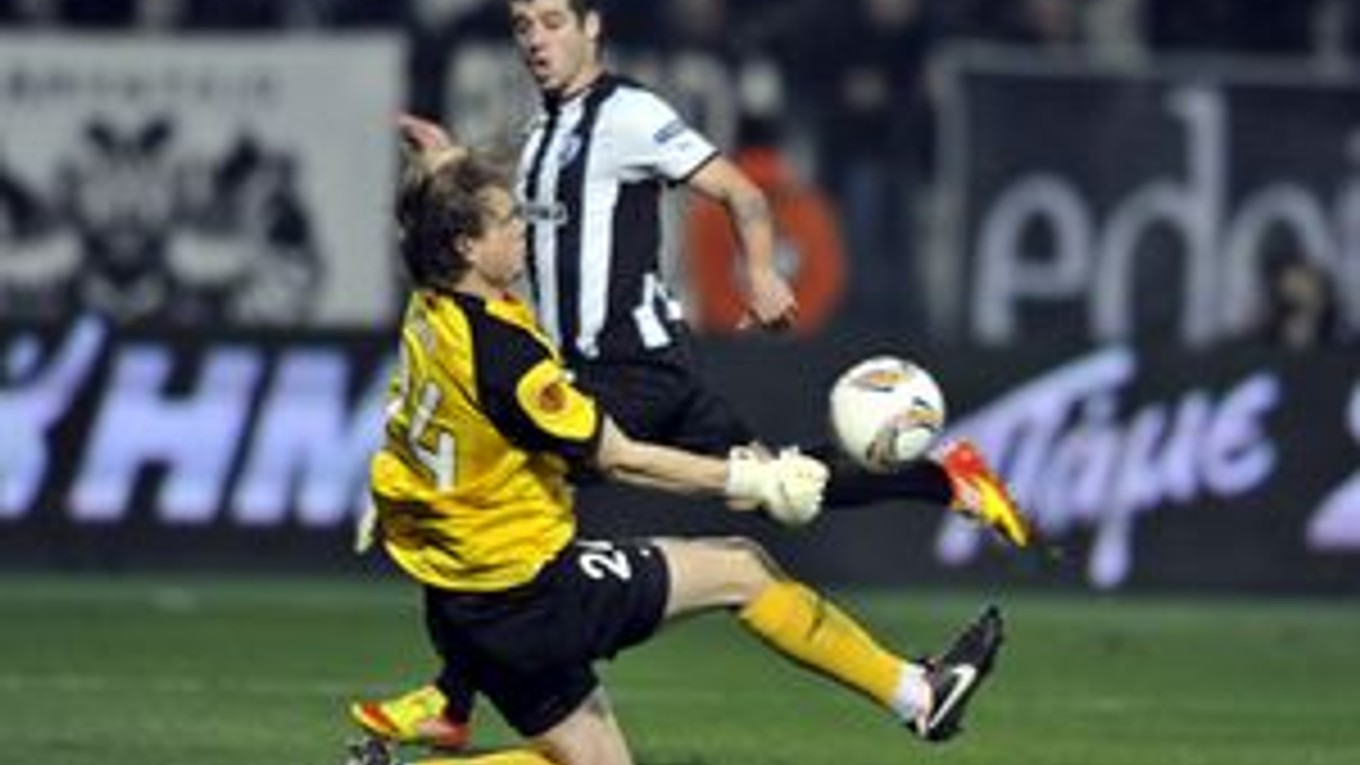 Brankár Kazane Giedrius Arlauskis a útočník PAOK Vierinha.