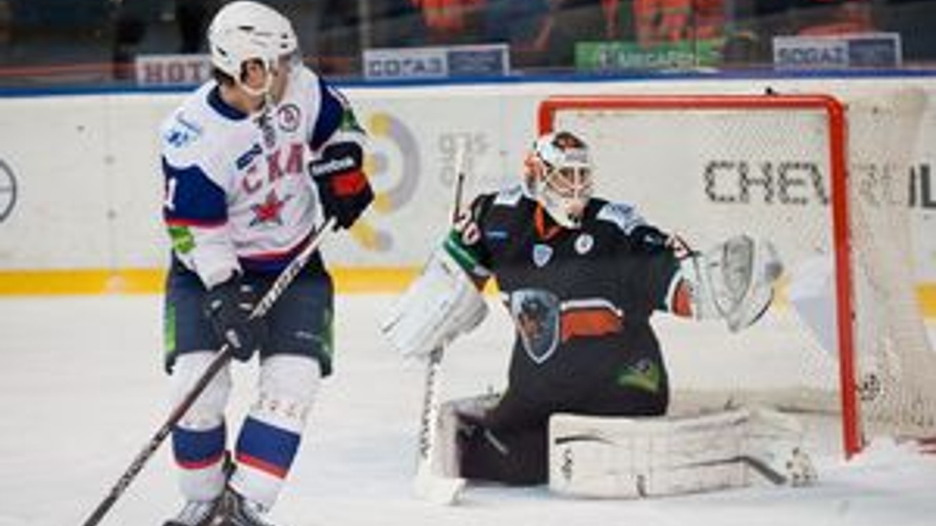 Petr Průcha pred bránkou HC Lev.