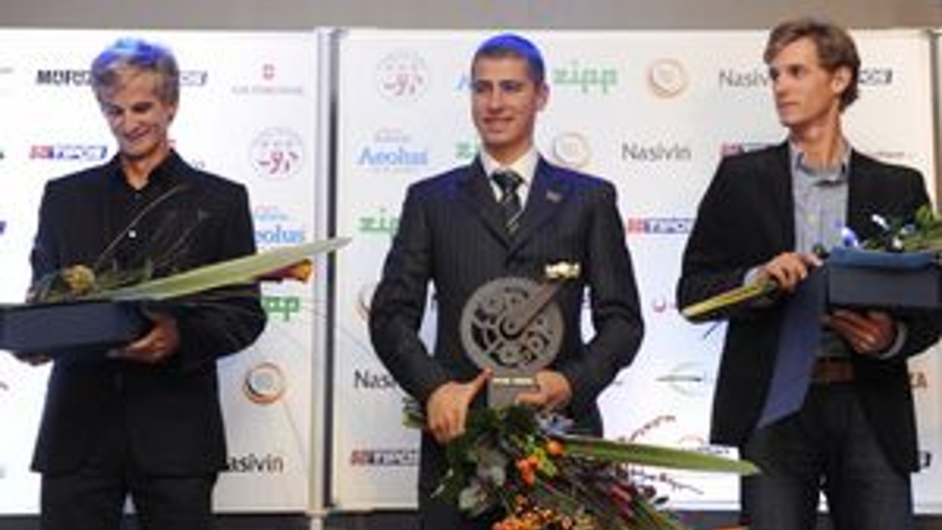 Peter Velits (vľavo) na vyhlasovaní najlepšieho cyklistu Slovenska s bratom Martinom (vpravo) a Petrom Saganom.