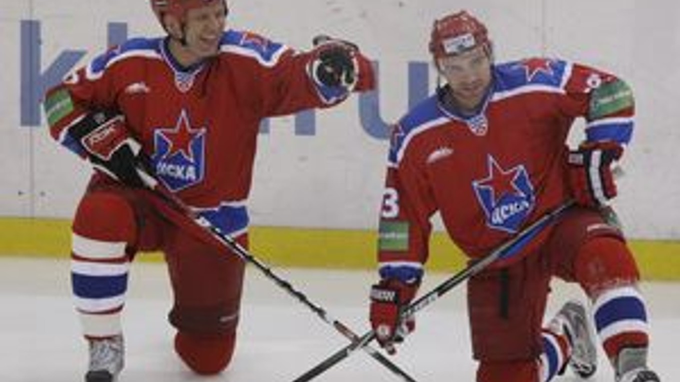 Viačeslav Fetisov (vľavo)