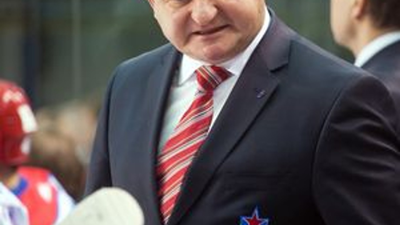 Július Šupler na striedačke CSKA Moskva. Vo štvrtok hrá jeho tím v Poprade (zápas od 19.00 vysiela Sport1).