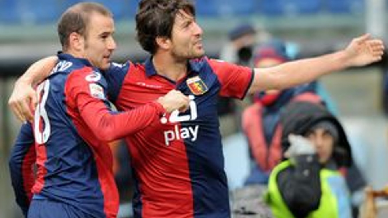 Rodrigo Palacio (vľavo) a Giuseppe Sculli z FC Janov.