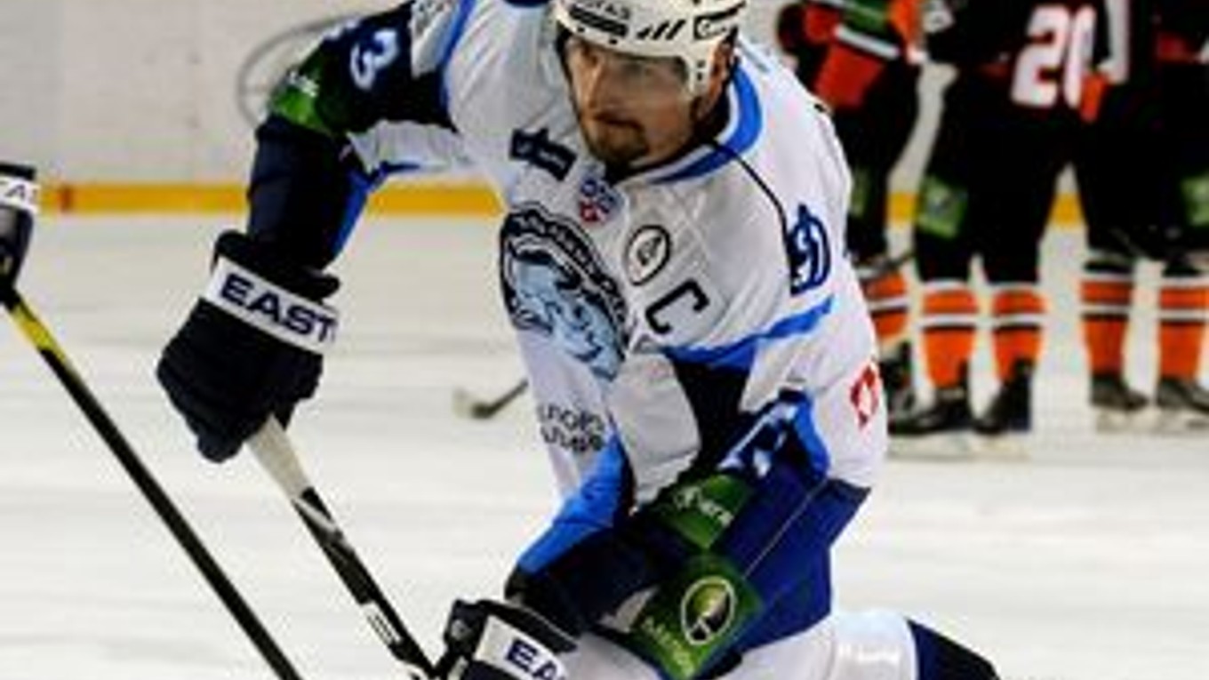 Pre Jaroslava Obšuta je Dinamo Minsk tretí klub v KHL - predtým hral v Spartaku Moskva (2009 - 2010) a vlani dosiahol na finále s Atlantom Mytišči. V reprezentácii Slovenska odohral 37 zápasov, strelil jeden gól. Naposledy nastúpil na MS 2009. NHL si vysk