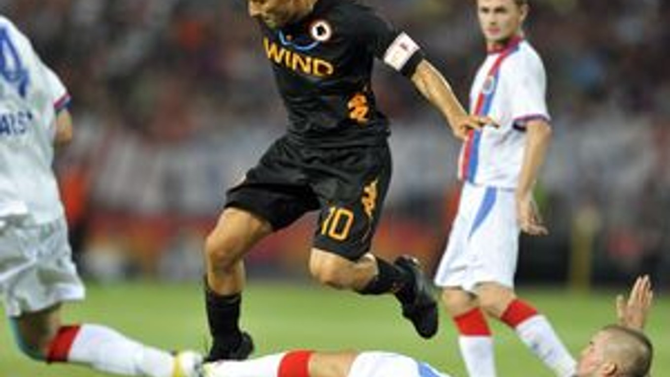 Francesco Totti (s číslom 10).