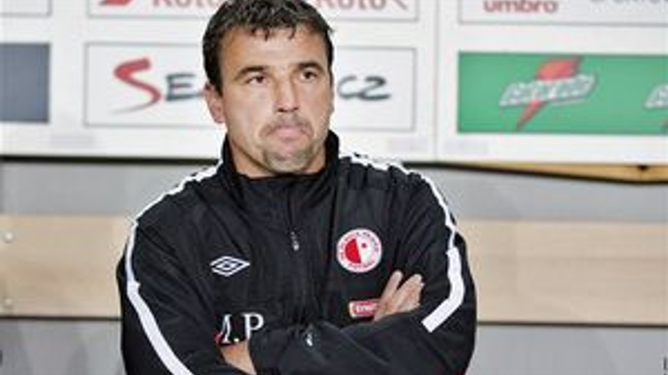 Tréner Slavie Michal Petrouš