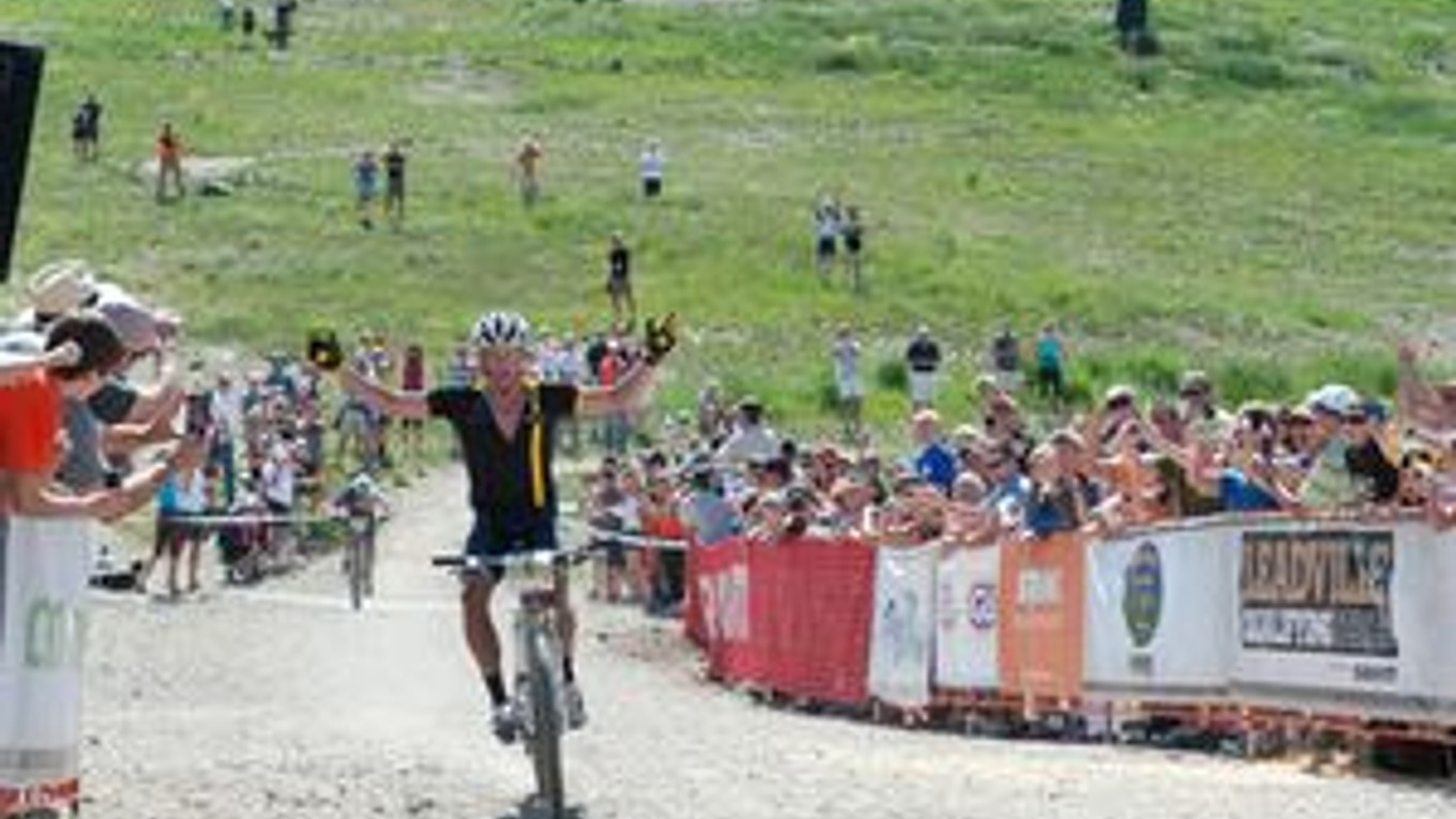 Lance Armstrong víťazí na pretekoch Crested Butte Alpine v americkom Odyssey 31. júla 2011.