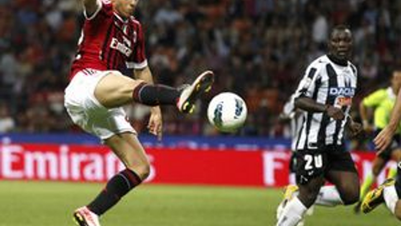 Útočník AC Miláno Stephan El Shaarawy v zápase Serie A s Udinese Calcio.