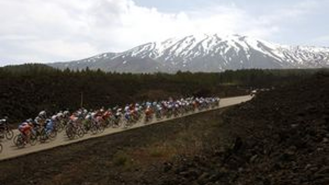 Cyklisti počas 9. etapy Giro d'Italia 2011.