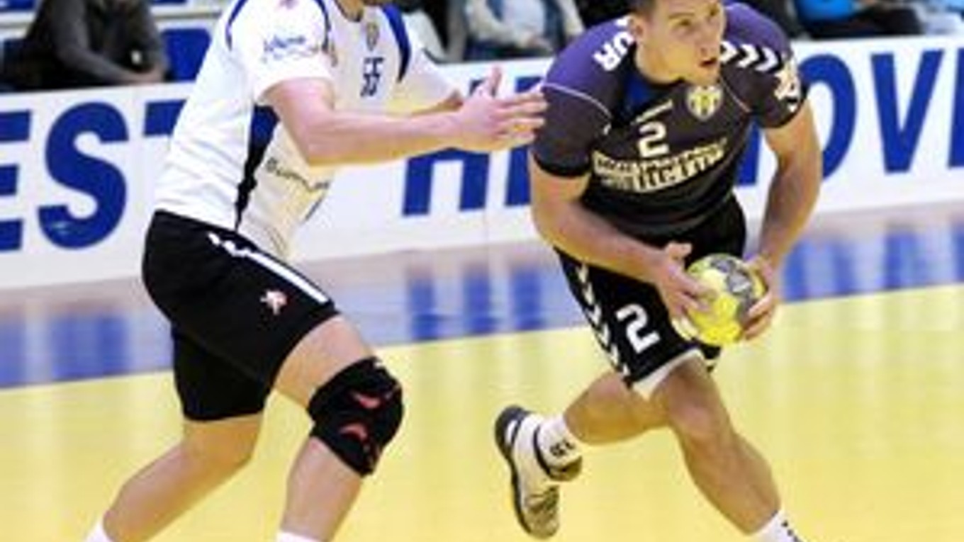 Adam Mazúr (vpravo) z Hlohovca a Tadas Stankevičius z Dragunasu.