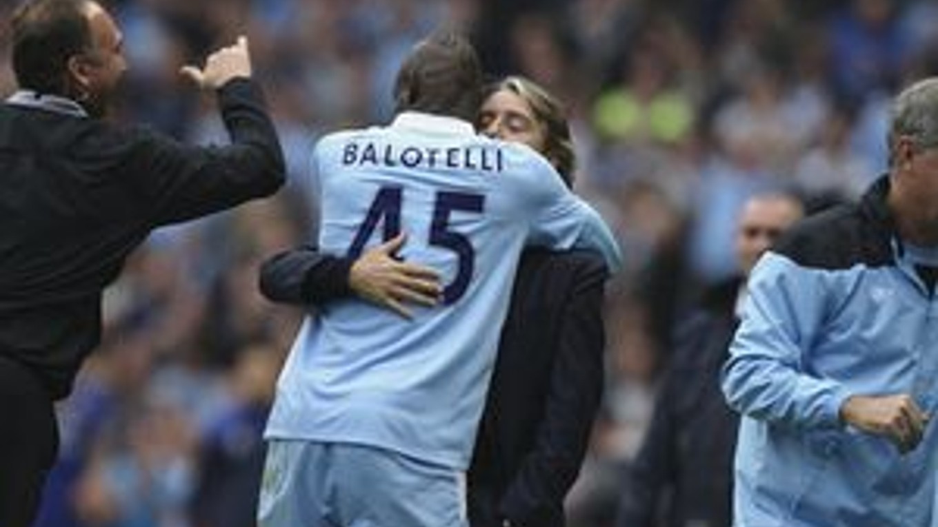 Mario Balotelli s trénerom Robertom Mancinim.