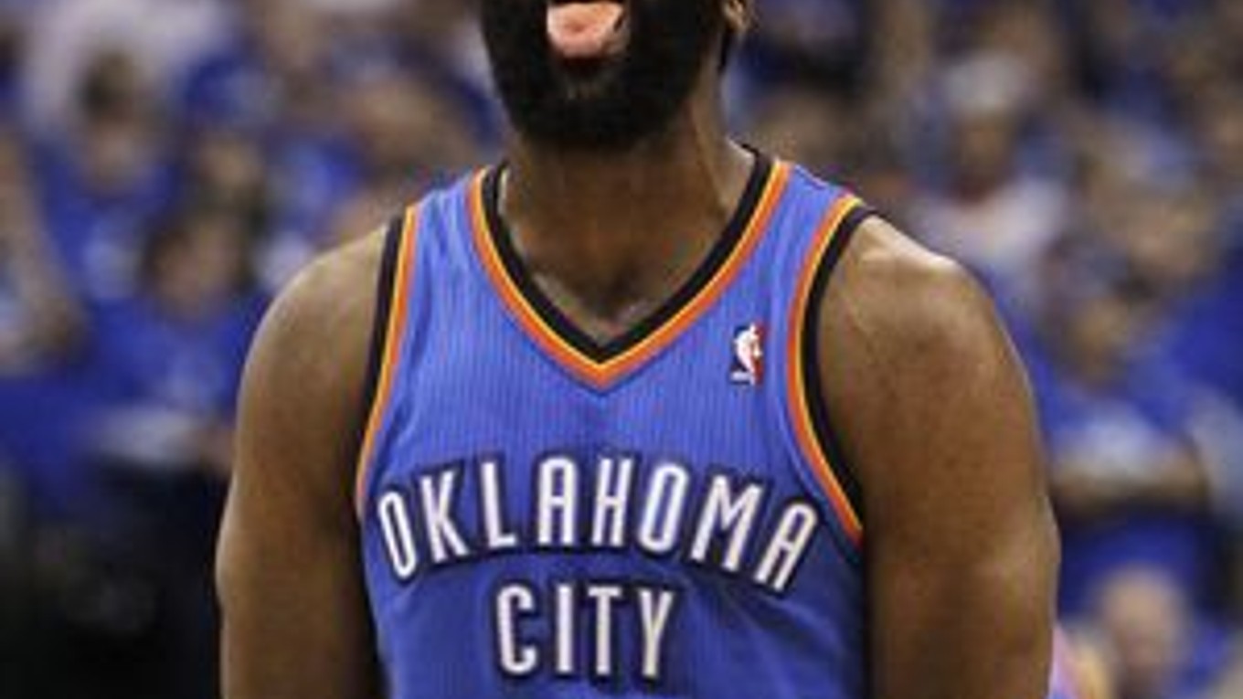James Harden v zápase s Dallasom.