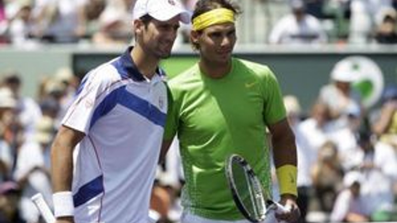 Novak Djokovič (vľavo) a Rafael Nadal