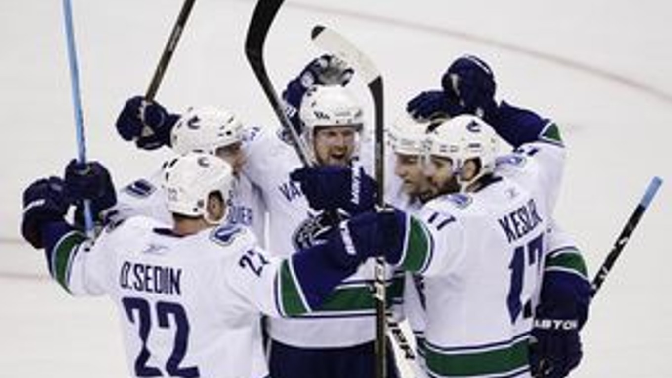 Hokejisti Vancouveru potrebujú už len jedno víťazstvo do finále bojov o Stanley Cup.