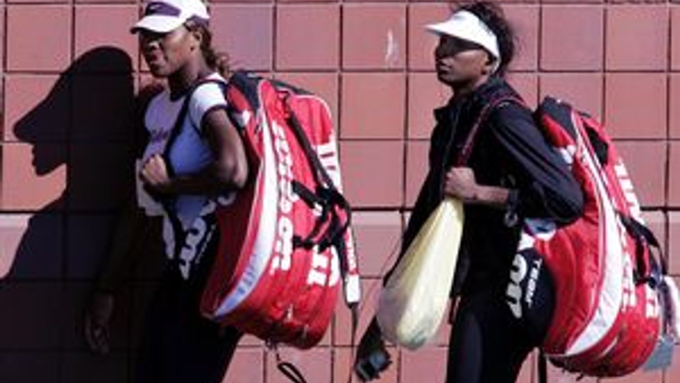 Serena (vľavo) a Venus Williamsové.