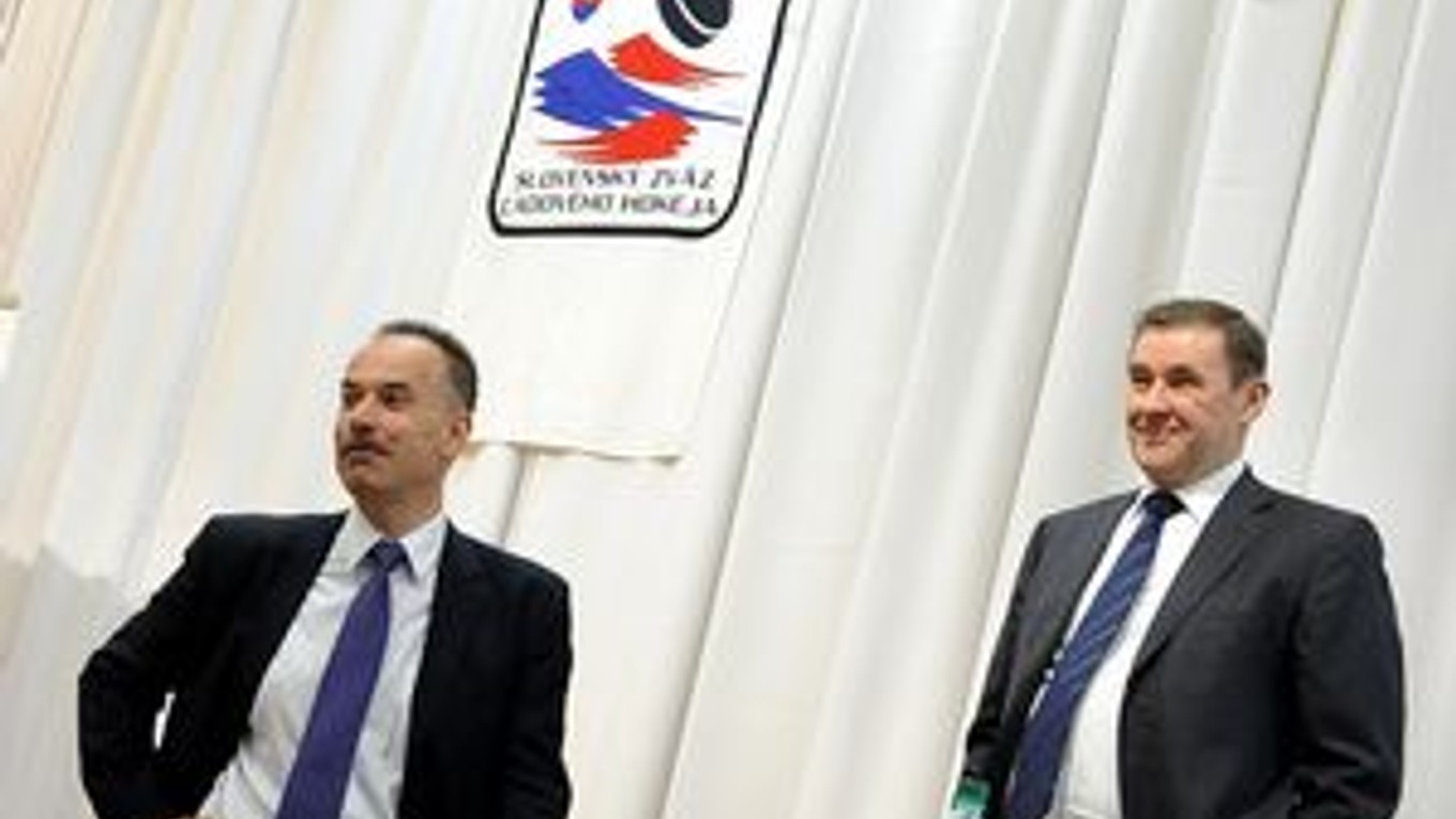 Juraj Široký (vpravo) a nový prezident SZĽH Igor Nemeček.