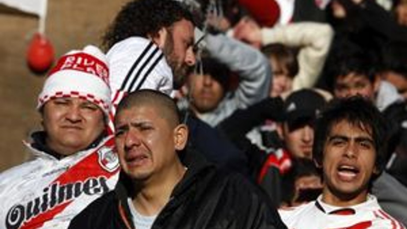 Smutní fanúšikovia klubu River Plate.