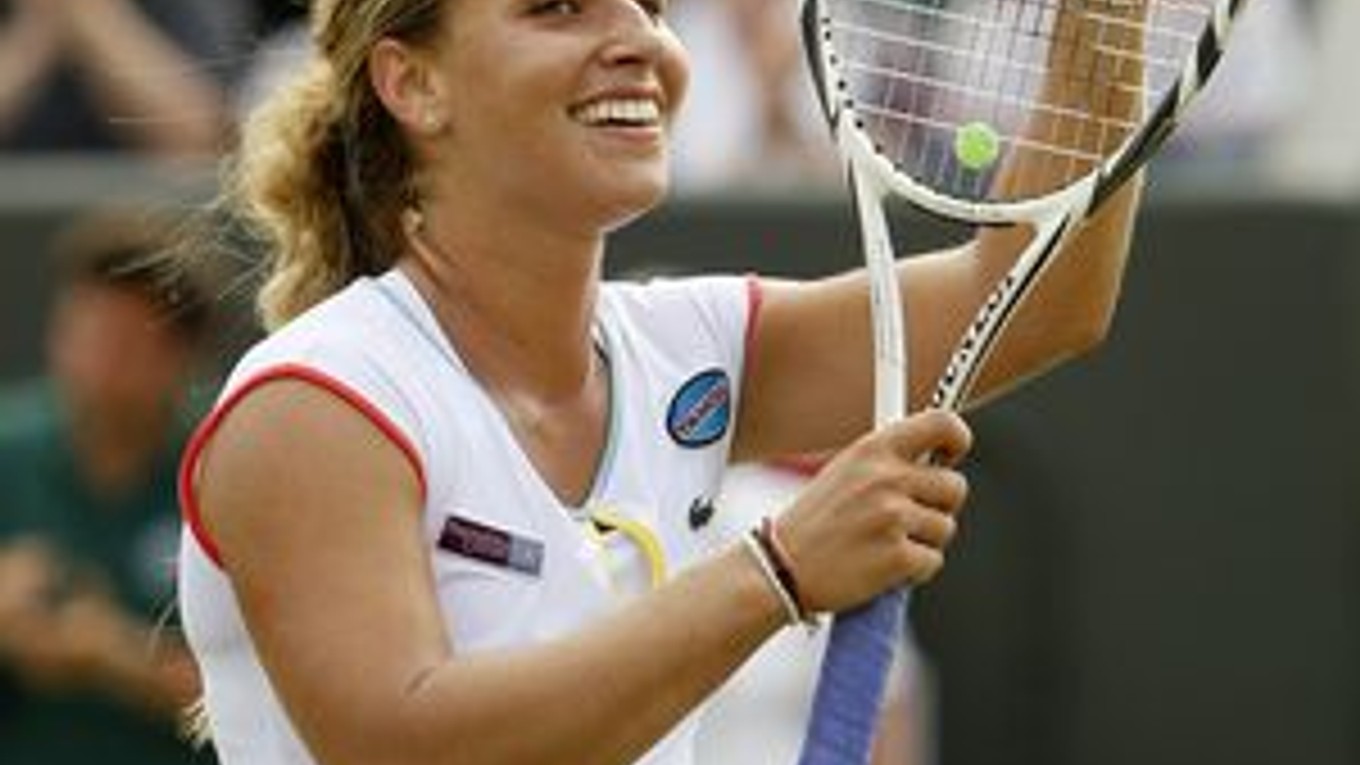 Dominika Cibulková zdolala v osemfinále Wimbledonu Dánku Wozniacku 1:6, 7:6, 7:5. Pred mesiacom vyradila svetovú jednotku na Rolad Garros aj ďalšia slovenská tenistka Hantuchová.