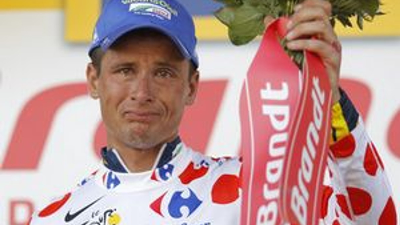 Dojatý Johnny Hoogerland v cieli po deviatej etape Tour de France.