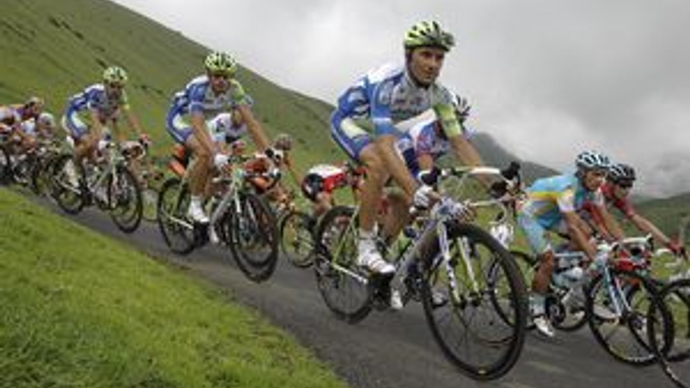 Ivan Basso v popredí.