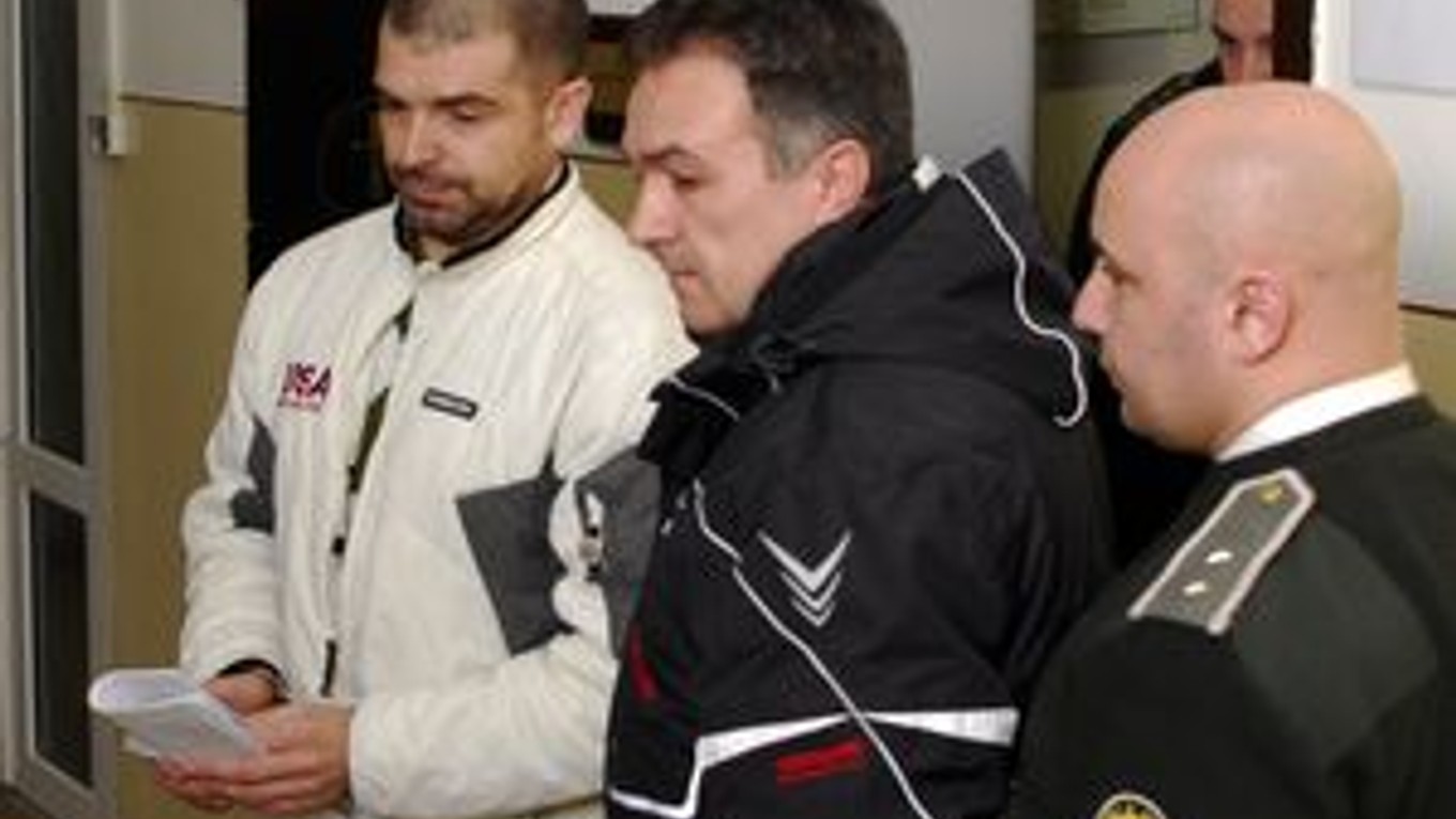 Jaromír Ruda (vľavo) na súdnom pojednávaní.