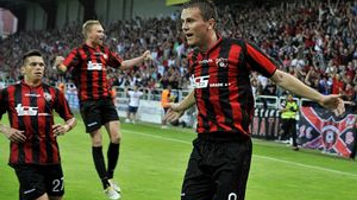 Ladislav Tomaček sa teší z druhého gólu.
