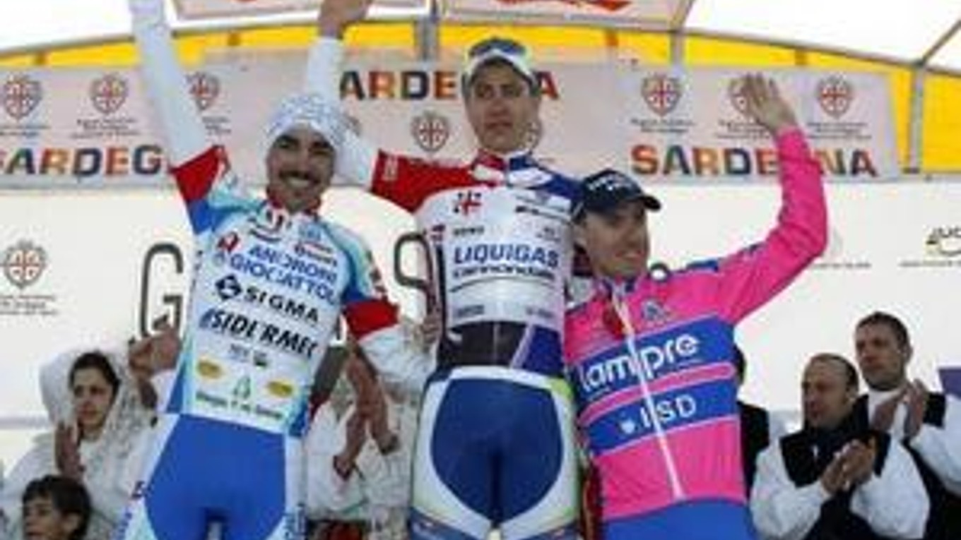 Peter Sagan (v strede) po záverečnej etape Okolo Sardínie.