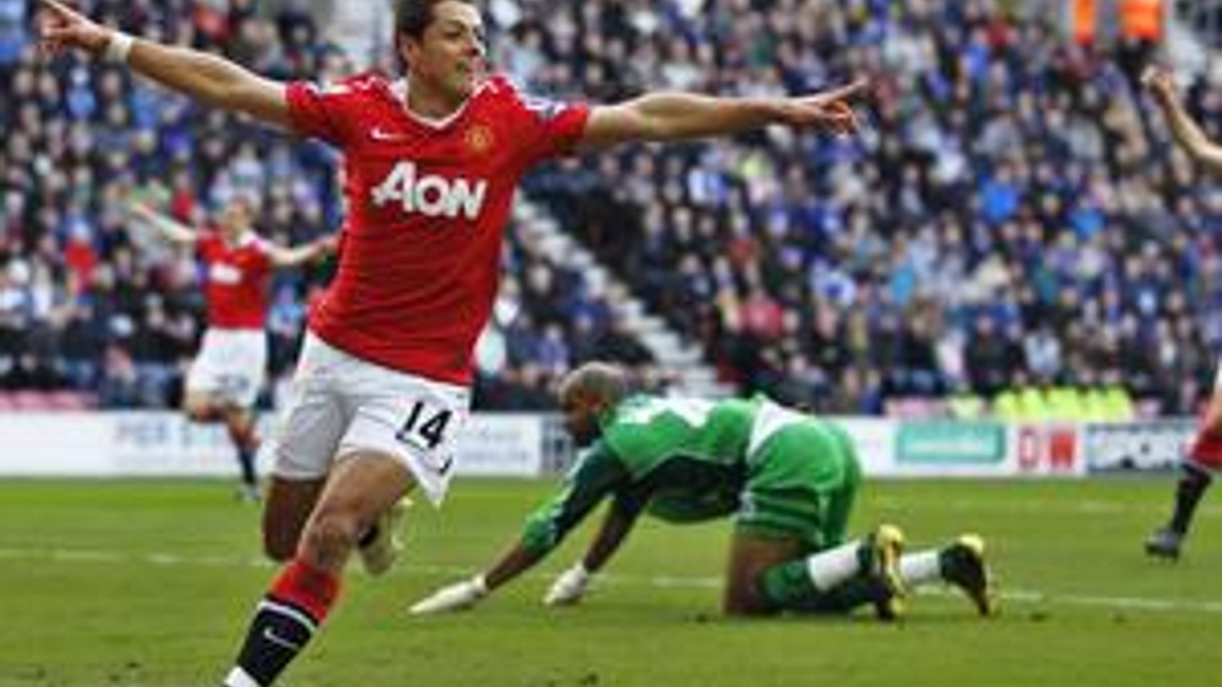 Javier Hernandez po góle do siete Wiganu.