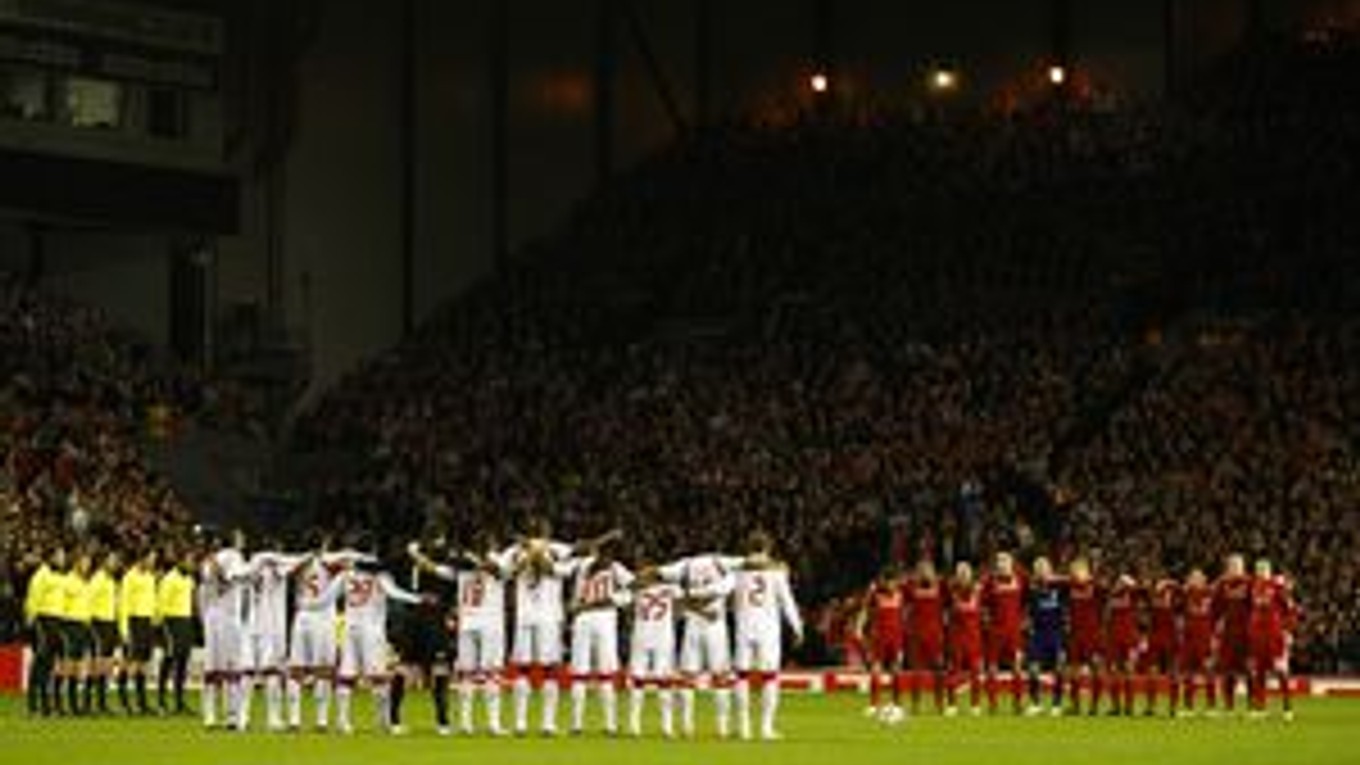 Futbalisti Bragy a Liverpoolu pred zápasom Európskej ligy UEFA.