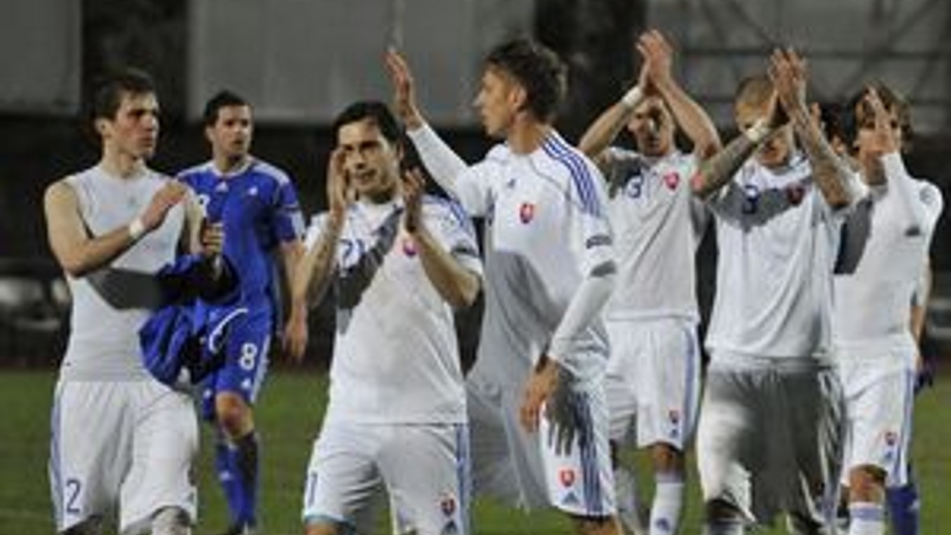 Slovenskí futbalisti po zápase s Andorrou.