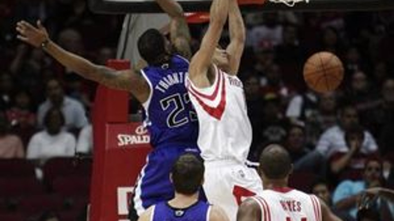 Houston prekvapujúco prehral doma so Sacramentom.