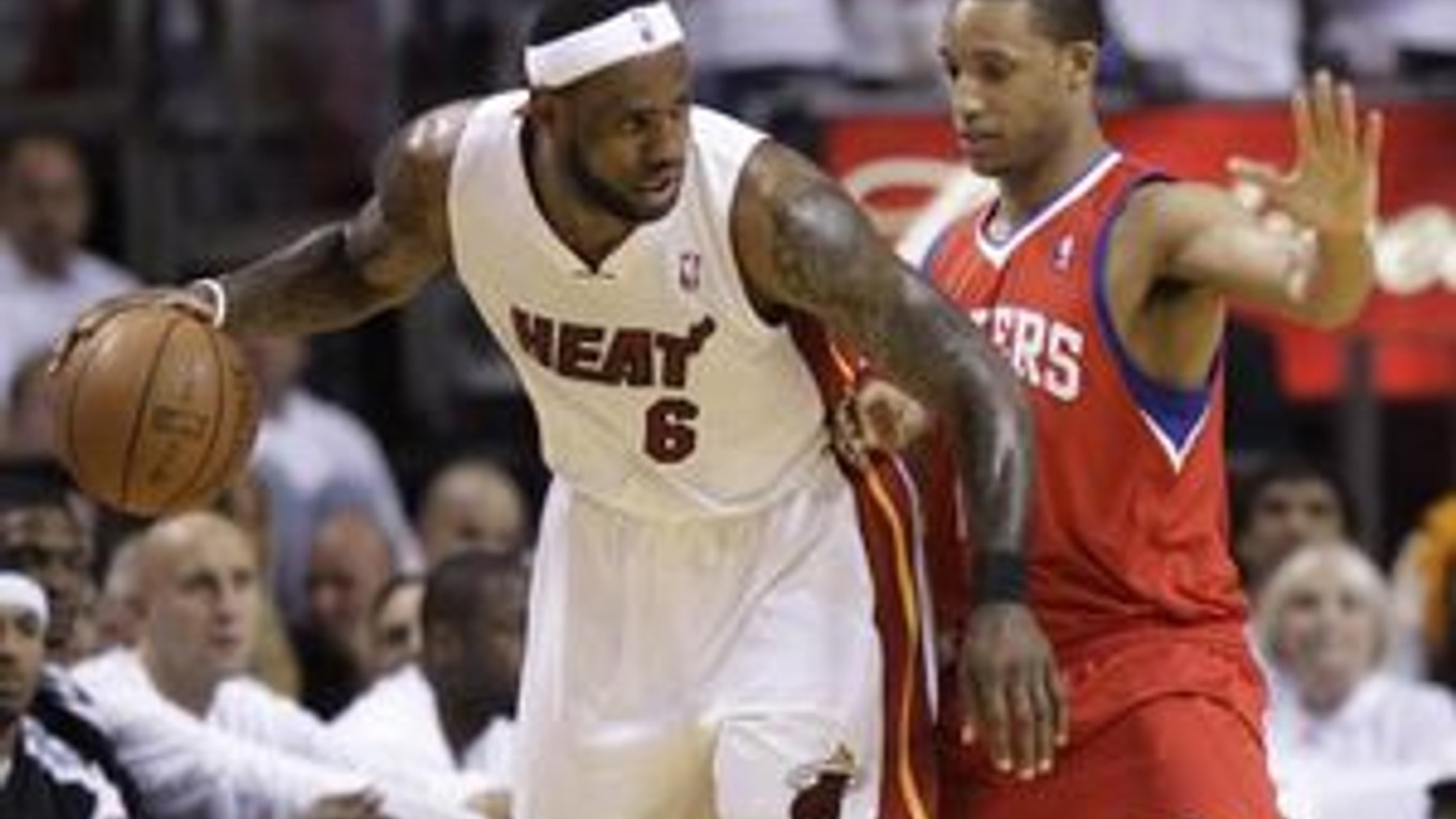 Basketbalisti Miami vyhrali jasne v druhom zápase play off proti Philadelphii.