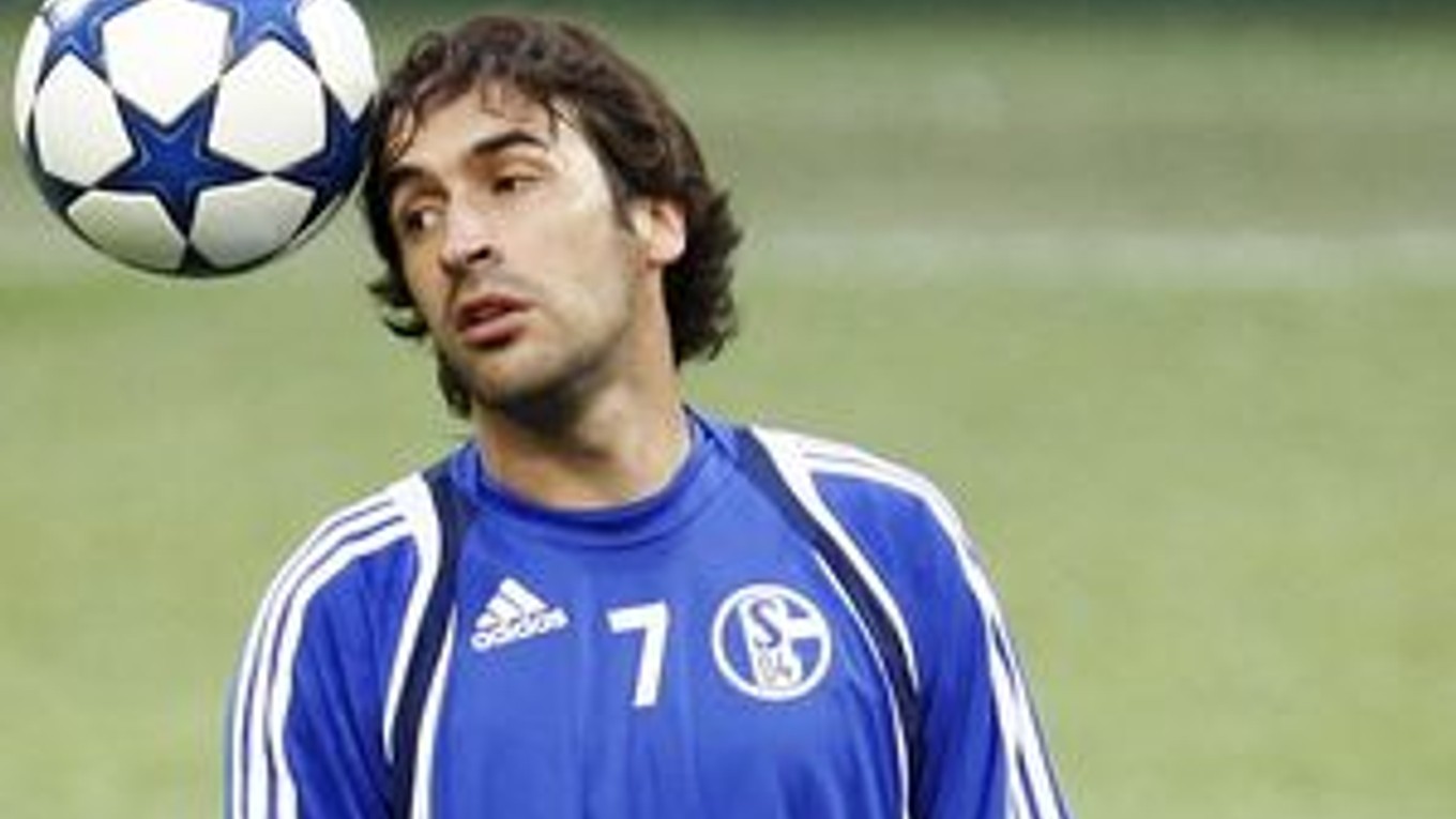 Raúl v drese Schalke.
