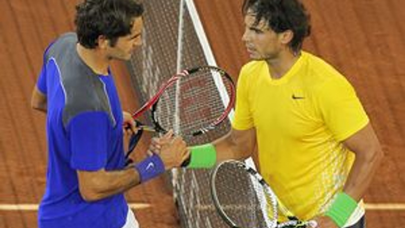 Roger Federer (vľavo) a Rafael Nadal.