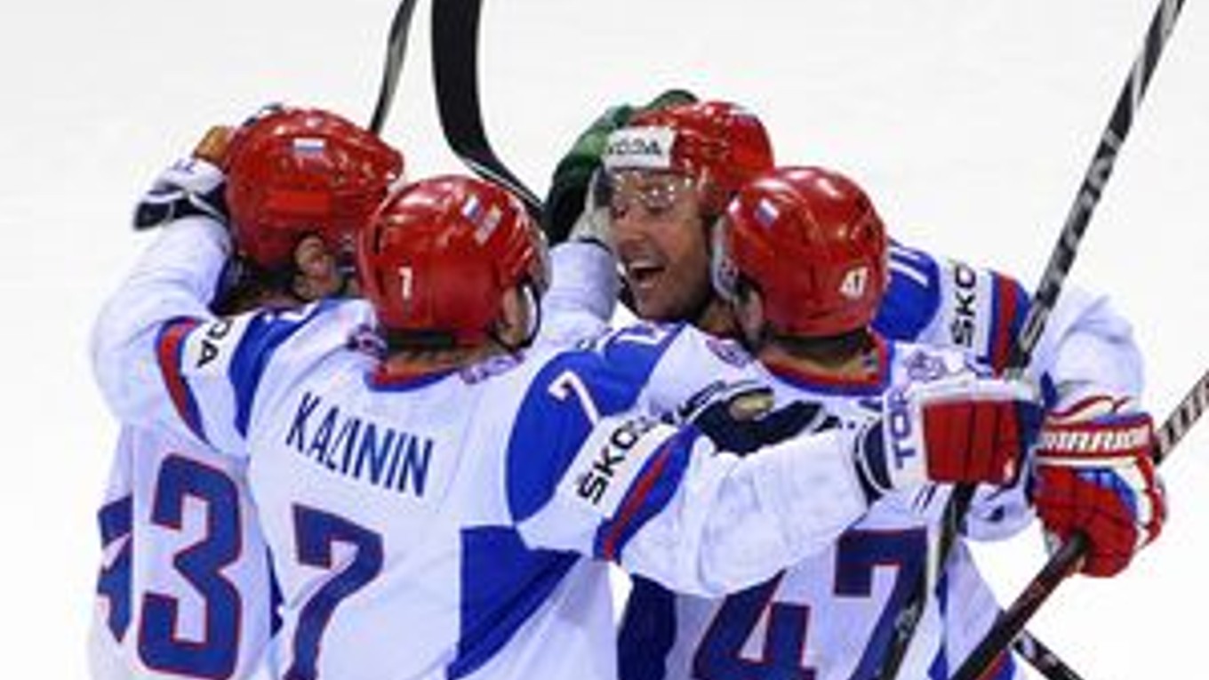 Ruskí hokejisti sa v semifinále stretnú s Fínskom.