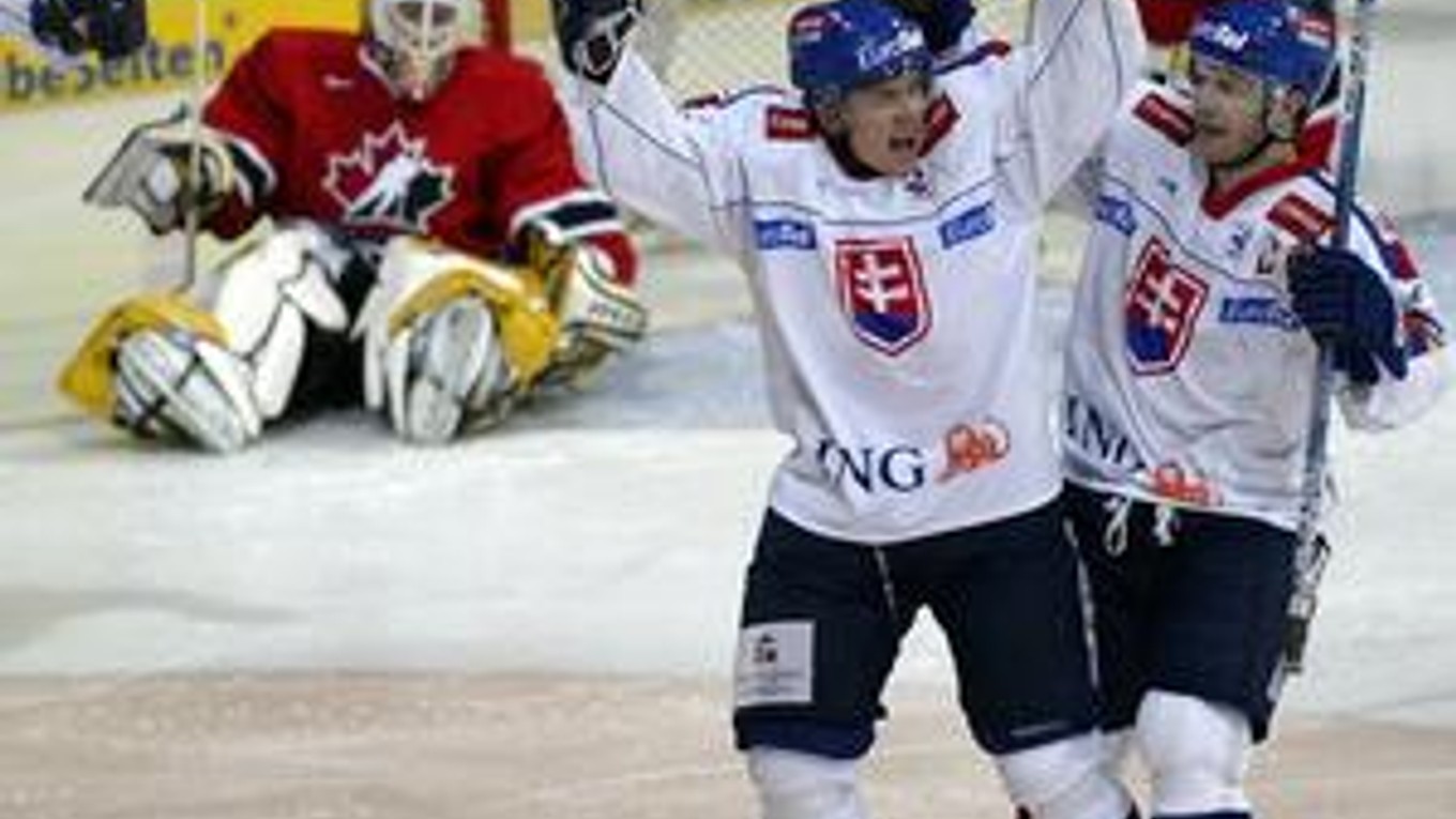 Martin Bartek (vľavo) v drese reprezentácie.