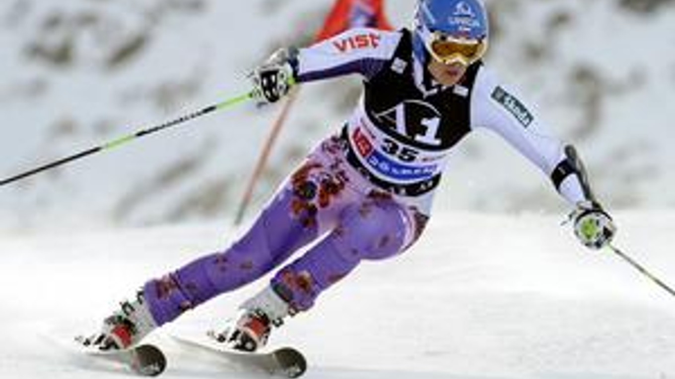 Veronika Zuzulová na trati obrovského slalomu v Soldene.
