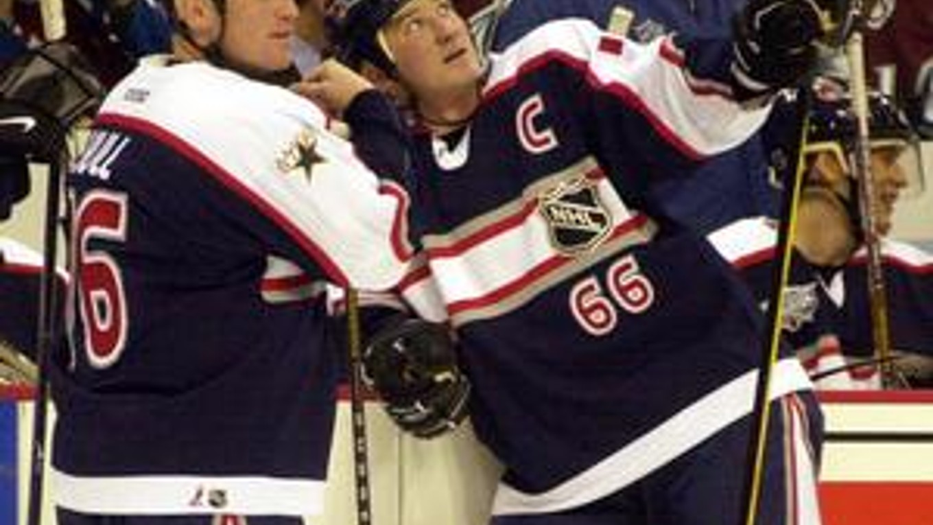 Vedenie NHL chce vrátiť Zápasu hviezd lesk z čias, keď ho hrávali Mario Lemieux (vpravo na fotografii s Brettom Hullom) s Wayneom Gretzkym.
