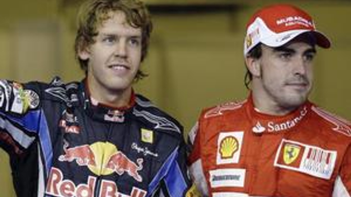 Vettel (vľavo) a Alonso