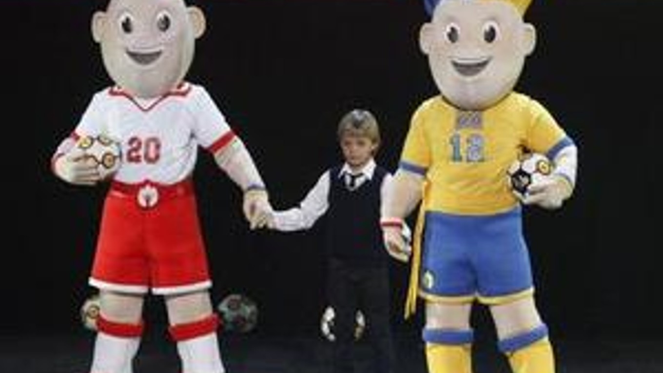 Maskoti už majú mená. Slavek a Slavko.